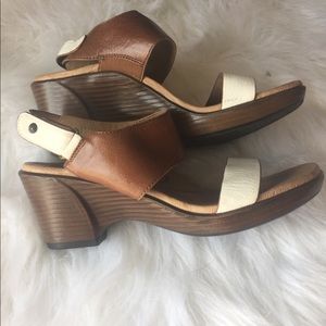 Aetrex sandals.
